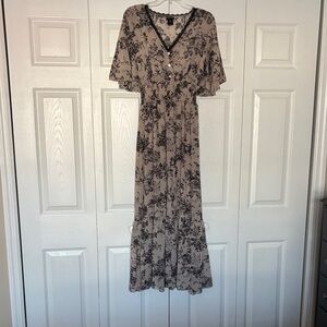 Chic Floral Maxi Dress in Beige and Black